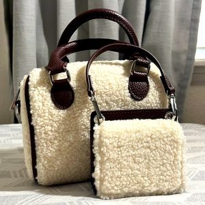 This amazing Sherpa crossbody/handbag is perfect for those sherpa lovers!